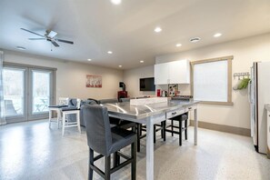 Dining - Charming Nature-Immersed Guest House with Relaxing Outdoor Lounge Area in Ontario, Canada (Leamington)