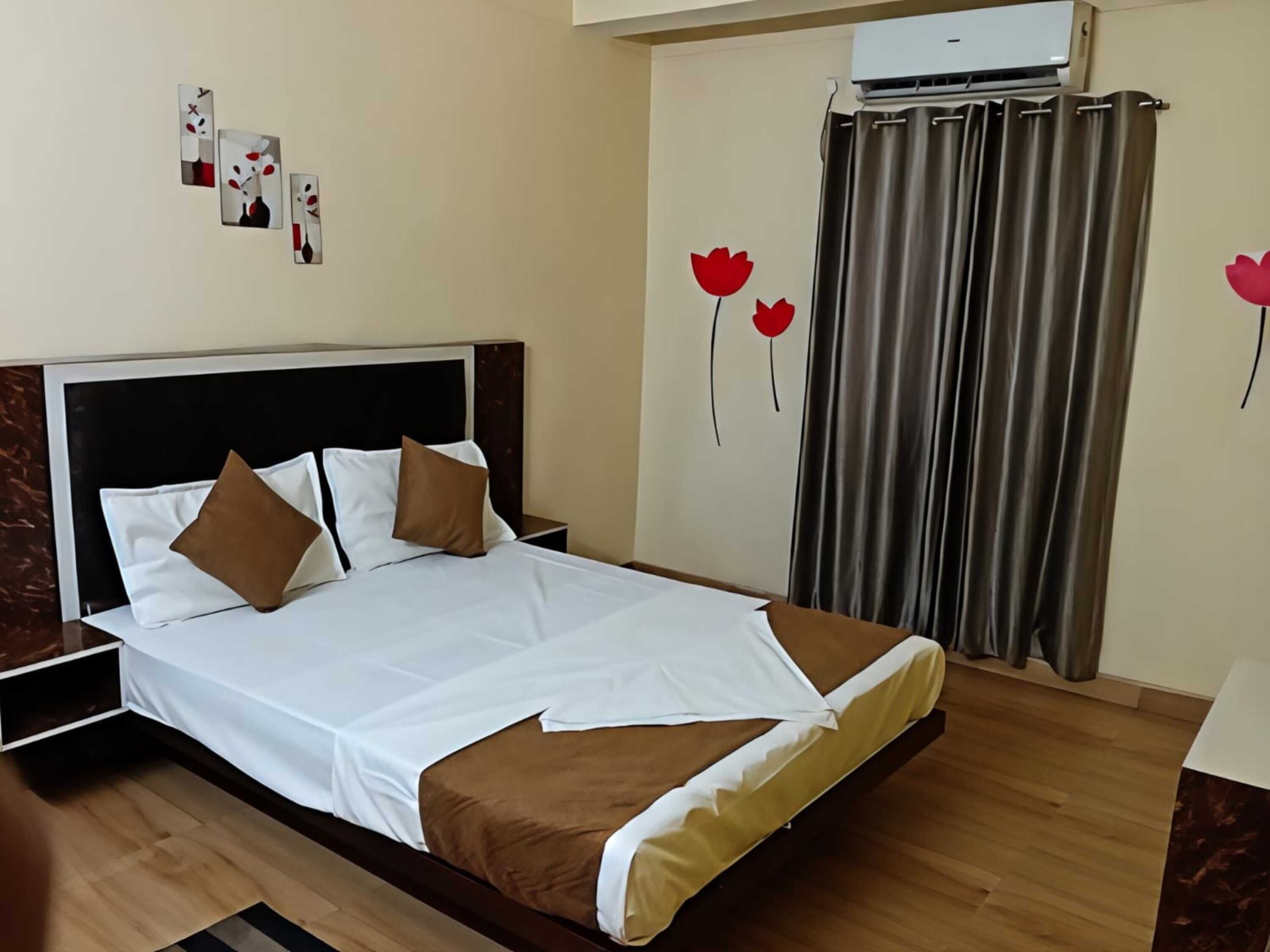 Quarto luxo | Camas extras/dobráveis (sobretaxa), Wi-Fi de cortesia, roupa de cama