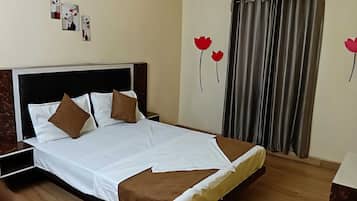 Quarto luxo | Camas extras/dobráveis (sobretaxa), Wi-Fi de cortesia, roupa de cama
