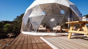 Outdoor dining - Luxurious Dome on Farm with Impressive Views at Splitrock Valley, California (Fallbrook)