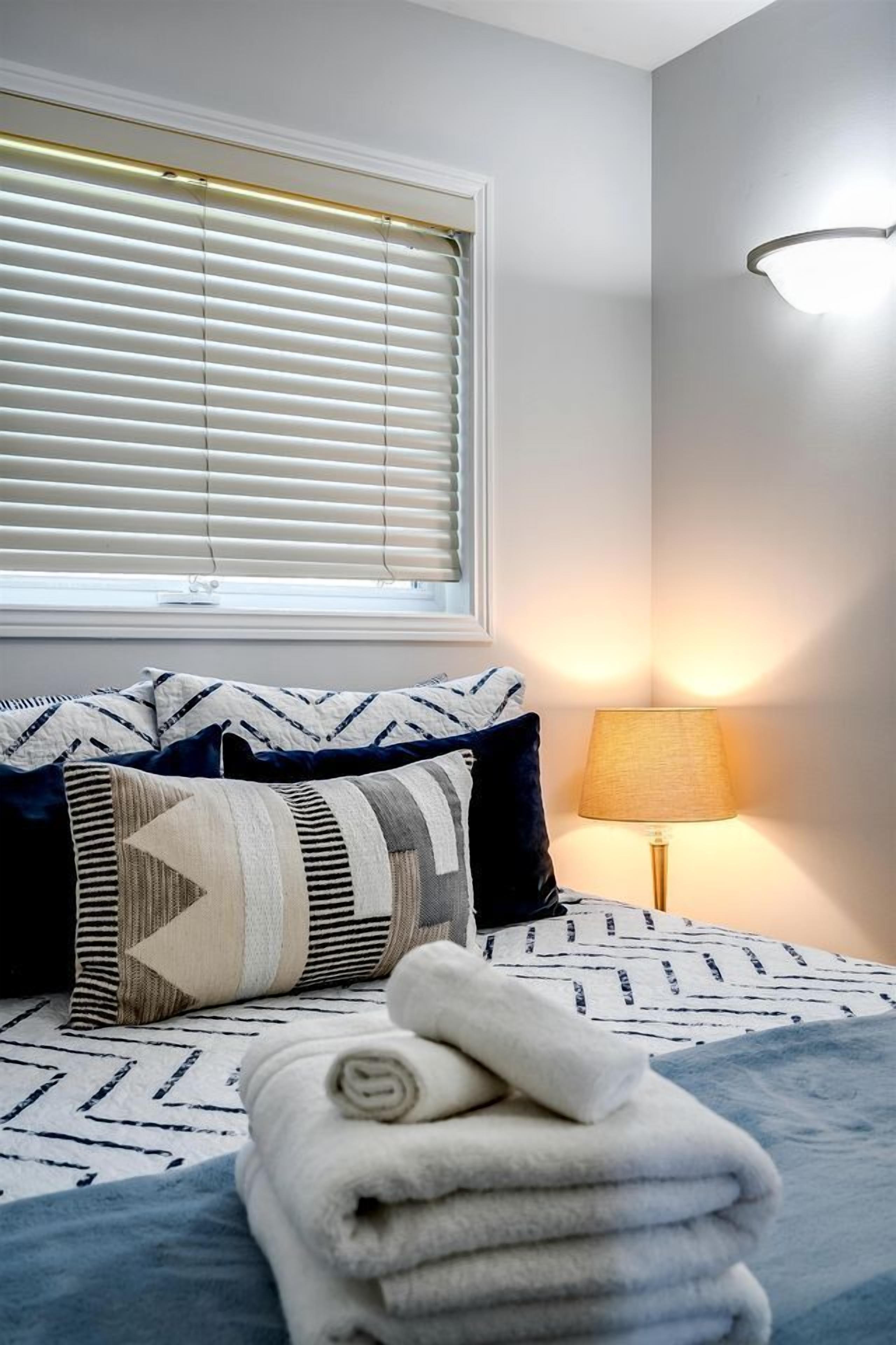 2 bedrooms, iron/ironing board, WiFi, bed sheets