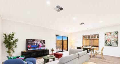Modern 4BR Gateway to Great Ocean Rd and Geelong