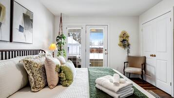 3 habitaciones, escritorio, tabla de planchar con plancha y wifi