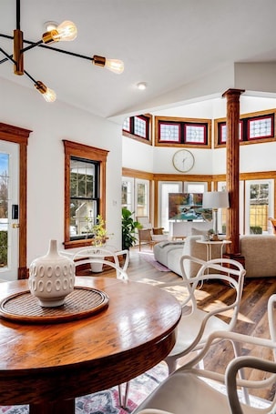 Interior. Luxurious Vacation Rental near Lake Erie for an Amazing Family Retreat in Leamington, Ontario