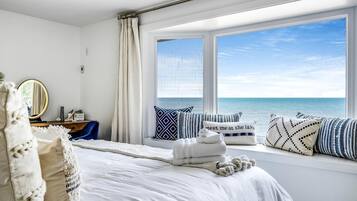 Desk, iron/ironing board, WiFi, bed sheets