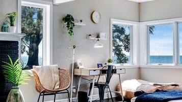 Desk, iron/ironing board, WiFi, bed sheets
