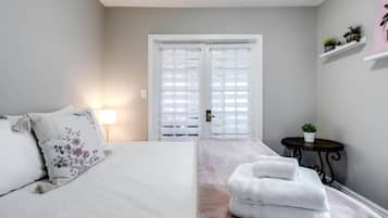 Desk, iron/ironing board, WiFi, bed sheets