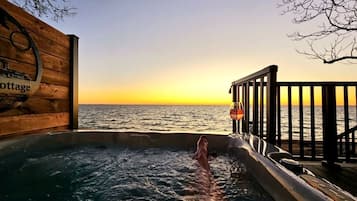 Outdoor spa tub