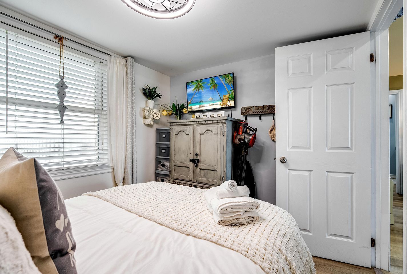 3 bedrooms, desk, iron/ironing board, WiFi