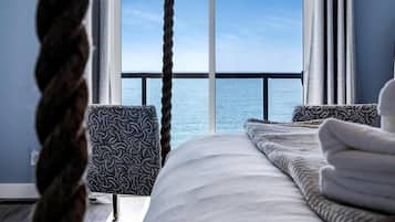 Desk, iron/ironing board, WiFi, bed sheets