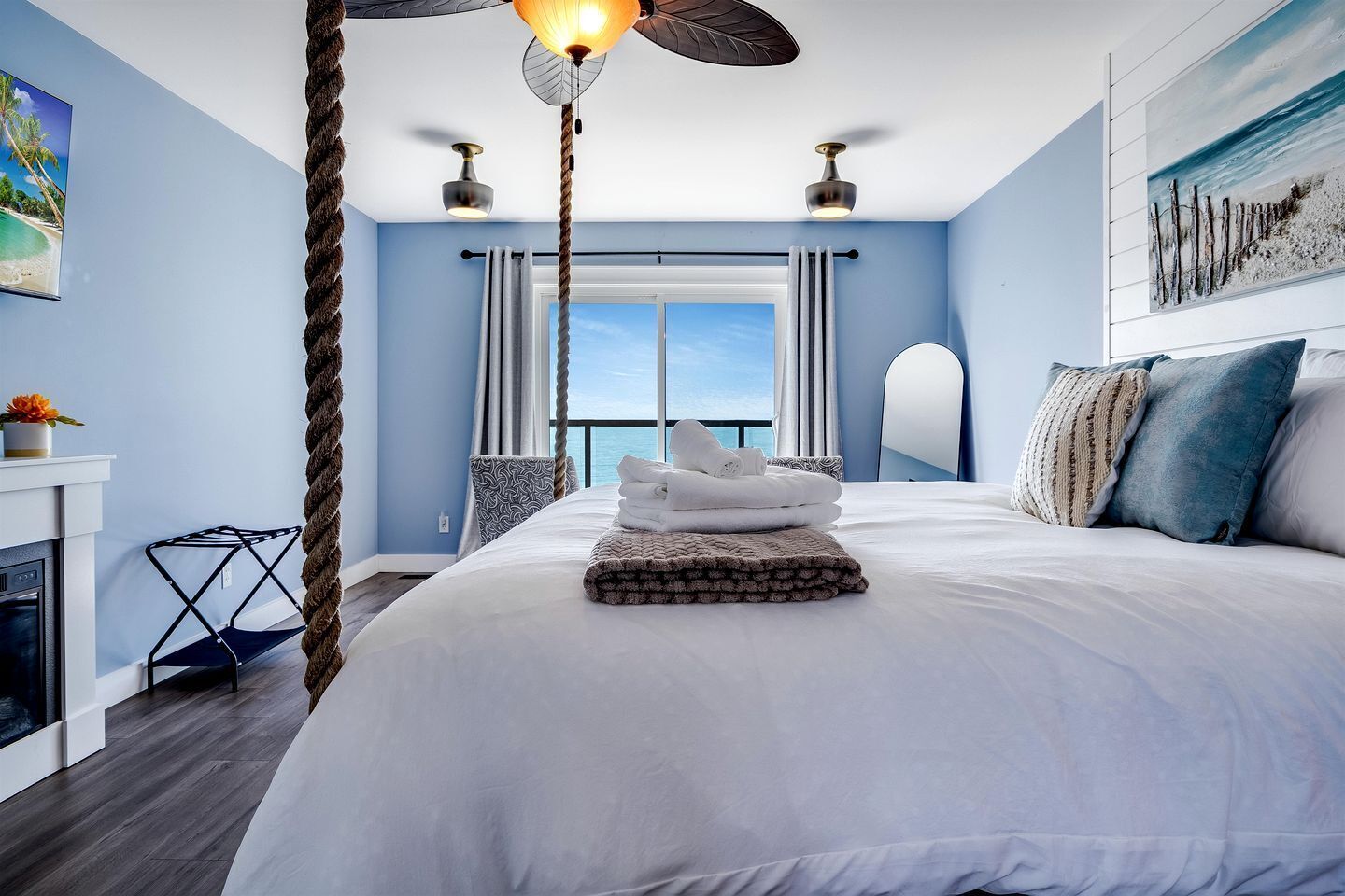 Desk, iron/ironing board, WiFi, bed sheets