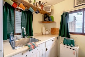Coffee/tea maker, fridge, microwave, oven