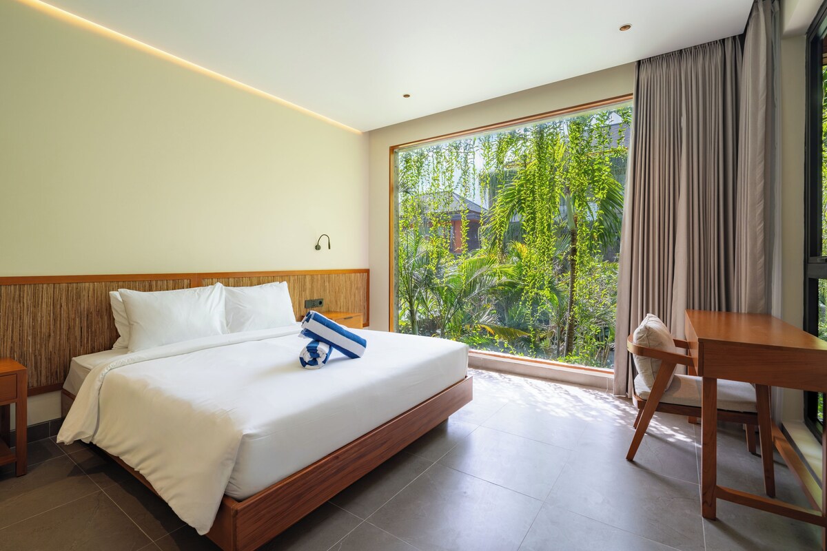 Căn hộ Deluxe, quang cảnh eo biển | Két bảo mật tại phòng, bàn, khu vực làm việc phù hợp cho laptop 