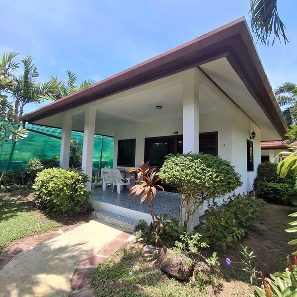 Terrace/patio - D&K Smiley Phuket Resort (Tambon Rawai)