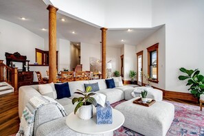 TV, fireplace, video games, table football - Grand Victorian Farmhouse Escape with Pool, Hot Tub & Fire Pit Nights in Ontario, Canada (Leamington)