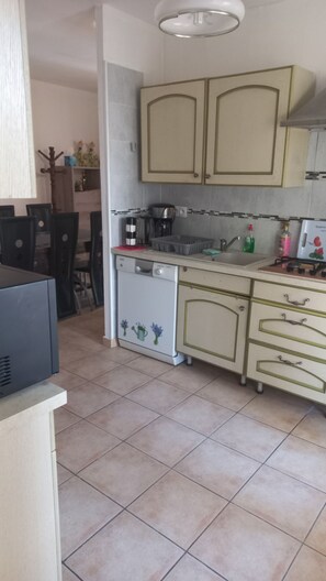 Private kitchen - Vrbo Property (Forcalquier)