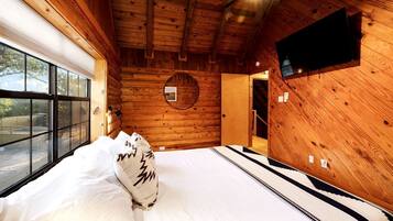 Tabla de planchar con plancha, wifi y ropa de cama