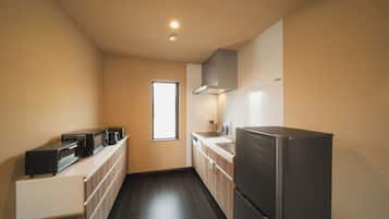 Deluxe Villa, River View | Private kitchen | Full-sized fridge, stovetop, cookware/dishes/utensils