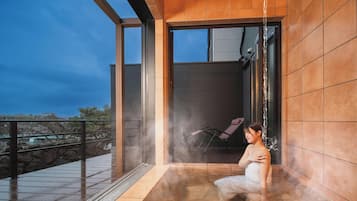 Deluxe Villa, River View | Bathroom | Free toiletries, hair dryer, slippers, towels