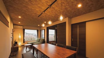 Deluxe Villa, River View | In-room dining