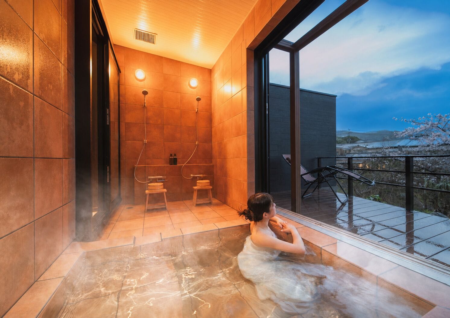 Villa – deluxe, elveutsikt | Bad | Toalettartikler (inkludert), hårføner, tøfler og håndklær