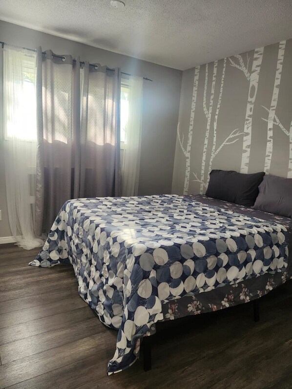 4 bedrooms, iron/ironing board, free WiFi, bed sheets