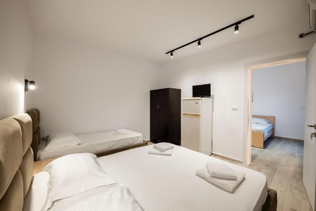 Deluxe Triple Room, Balcony | Desk, free WiFi