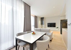 4 restaurants; breakfast, lunch, and dinner served - Nobel Longevity and Wellness Retreat (Krung Thep Maha Nakhon)