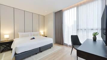Superior-Suite, Stadtblick | Zimmersafe, Schreibtisch, laptopgeeigneter Arbeitsplatz
