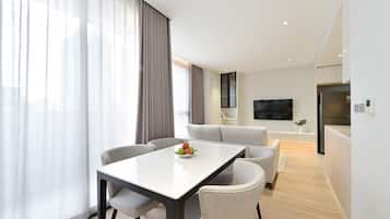 Superior Suite, City View | Dining | 4 restaurants; breakfast, lunch, and dinner served