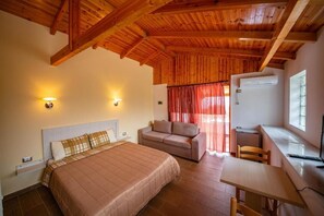 Superior Double Room, Balcony, Sea View | Bahagian dalam