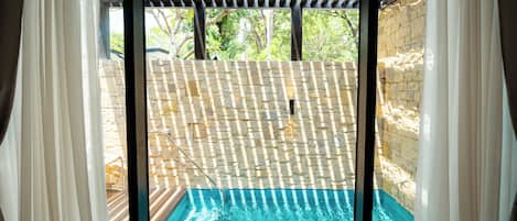 Glass Studio w/ Pool (King / Twin Bed) | Free WiFi