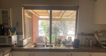 Cozy 1-bedroom house in serene Heathridge with AC