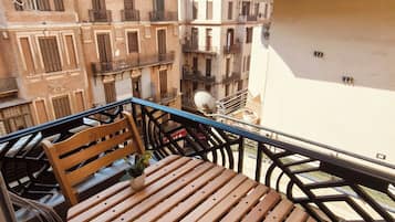 Treble Deluxe Room Balcony | Restaurante al aire libre