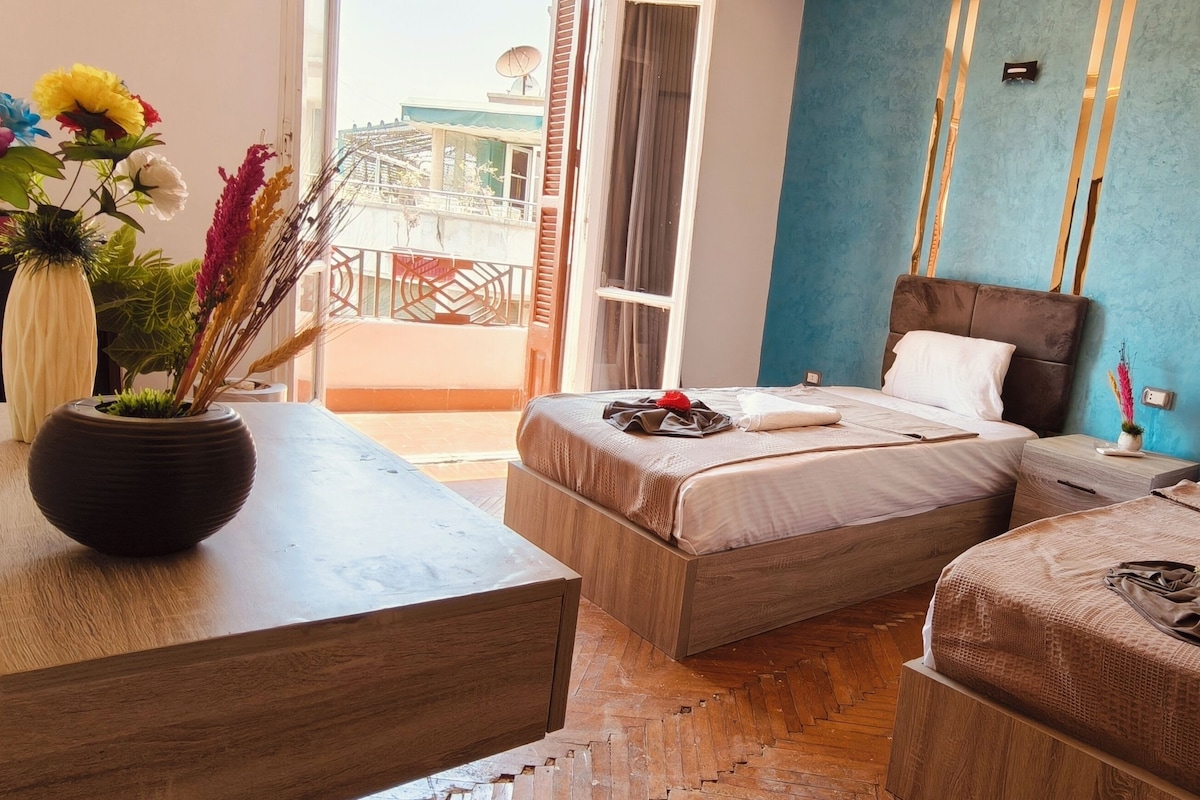 Suite estudio superior, vistas a la ciudad | Sábanas de algodón egipcio y ropa de cama de alta calidad