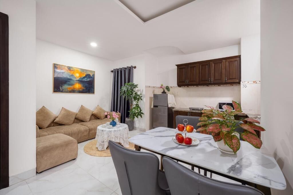 Deluxe Apartment, City View | Interior