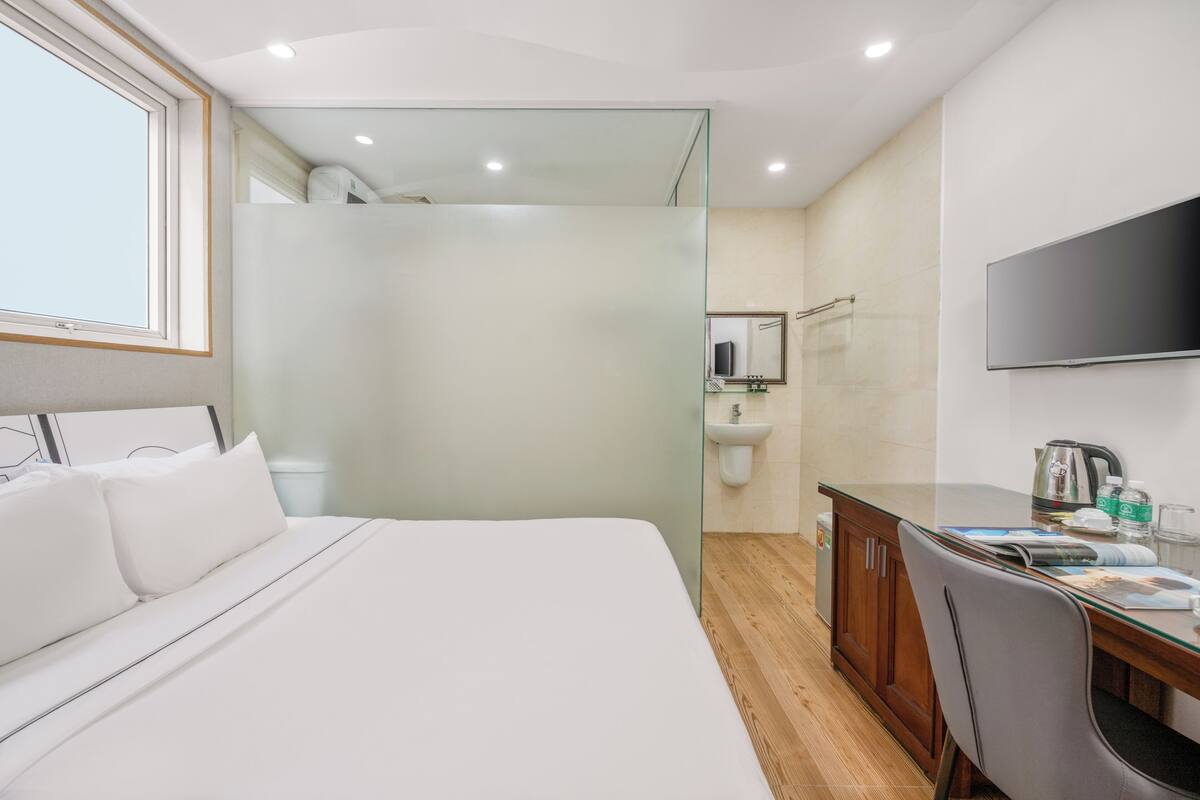Standard Double Room | In-room safe, desk, soundproofing, free WiFi