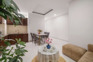 Deluxe-Apartment, Stadtblick | Innenbereich