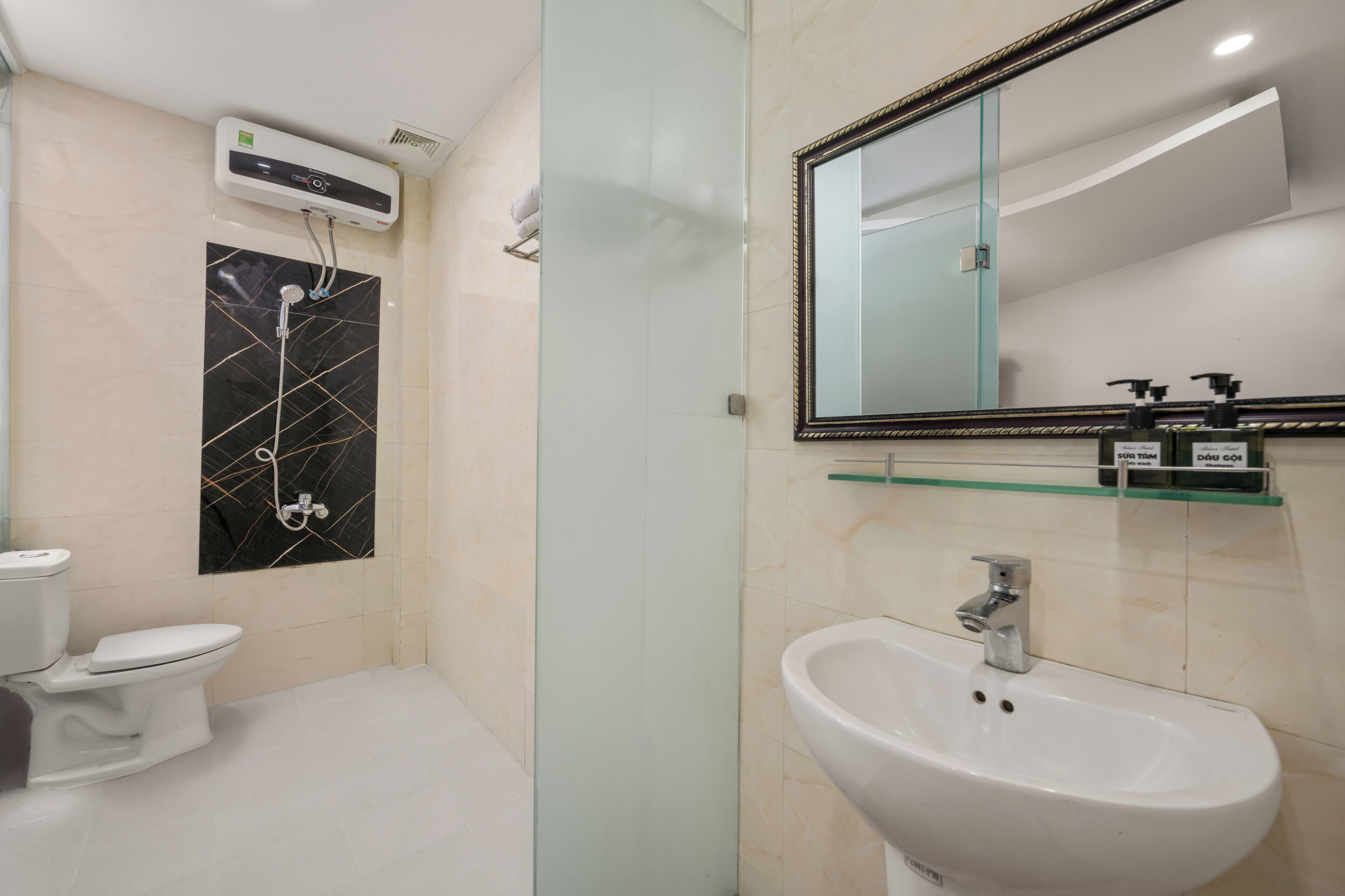 Standard Double Room | Bathroom | Shower, hair dryer, slippers, towels