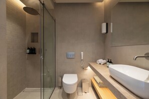Aegean Double with Sea View  | Salle de bain | Séchoir à cheveux, pantoufles, serviettes fournies, savon