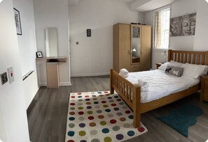 2 dormitorios, tabla de planchar con plancha, wifi y ropa de cama