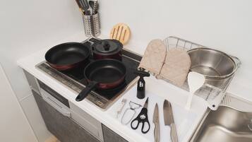 Deluxe Villa, River View | Private kitchen | Full-sized fridge, microwave, stovetop, cookware/dishes/utensils