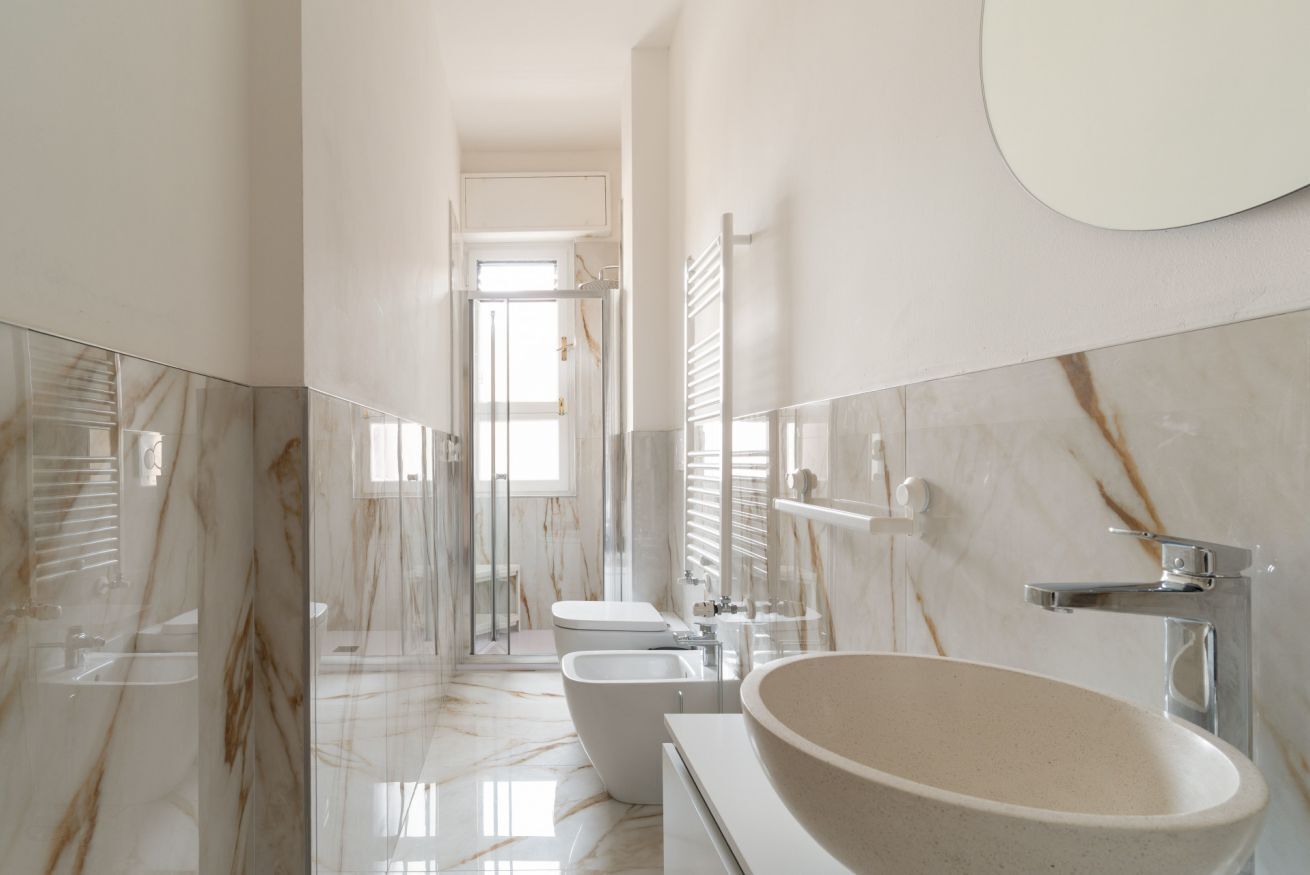 Dusche, Bidet, Handtücher