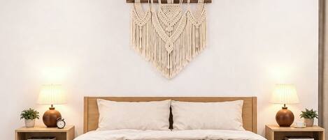 6 bedrooms, iron/ironing board, WiFi, bed sheets