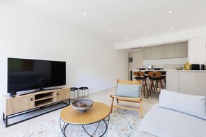 TV - Quartier Carlton 3 rooms South with terrace (Cannes)