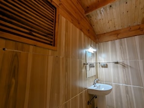 Amenidades de baño gratuitas, toallas, jabón, shampoo 