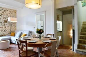 Dining - Vrbo Property (Saint-Remèze)