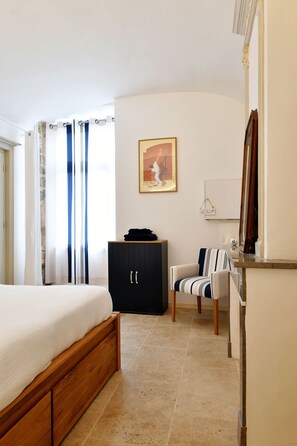Iron/ironing board, WiFi, bed sheets - Vrbo Property (Saint-Remèze)