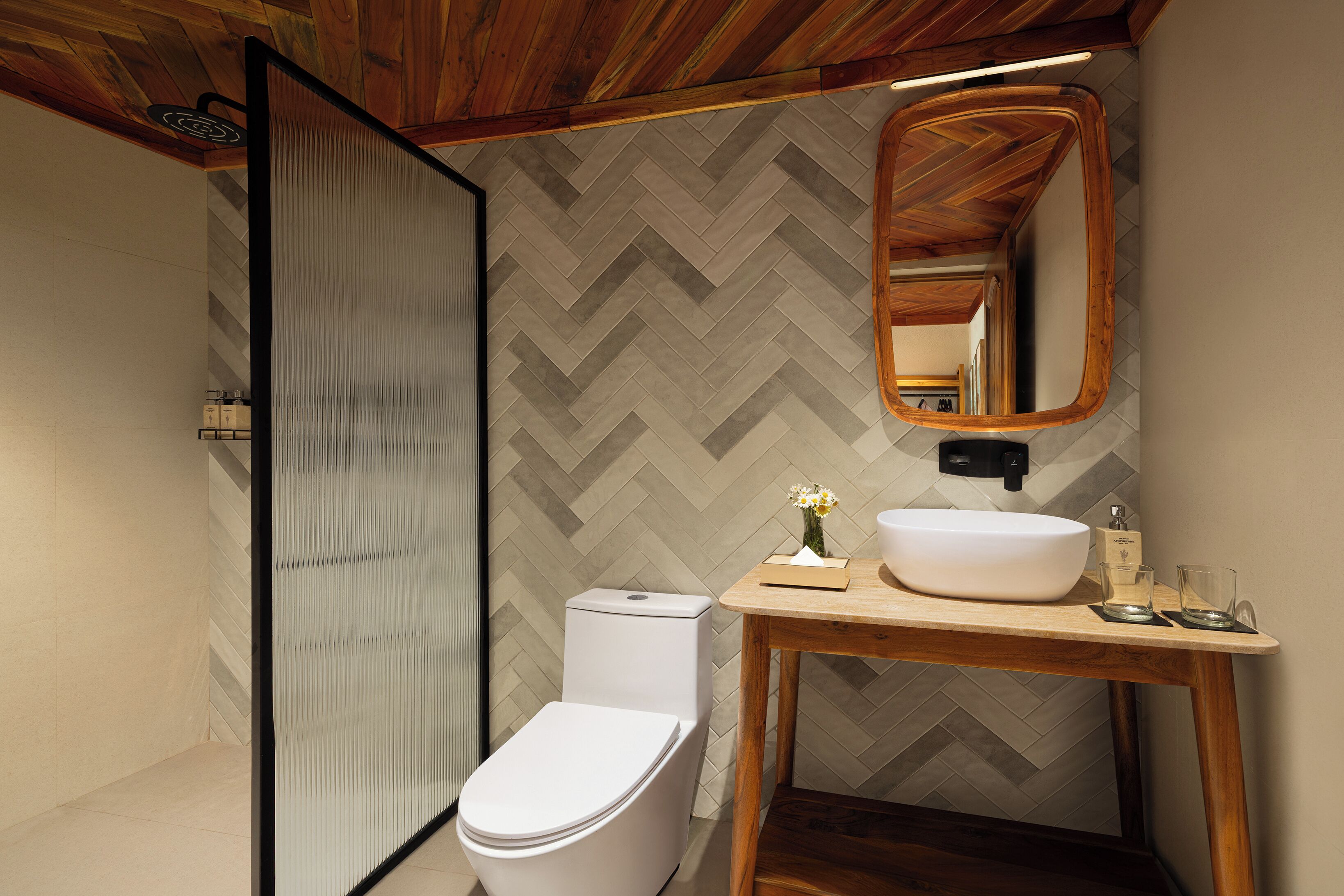  Superior Room | Bathroom | Shower, hair dryer, towels, soap