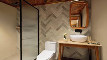 Superior Room | Bathroom | Shower, hair dryer, towels, soap